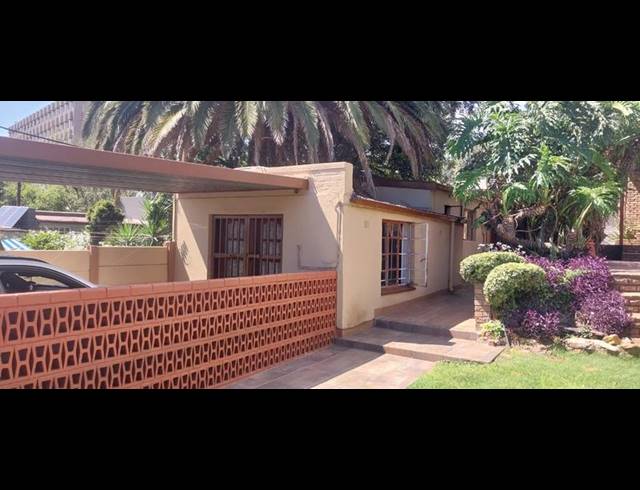 3 BEDROOM HOUSE FOR SALE IN KENSINGTON